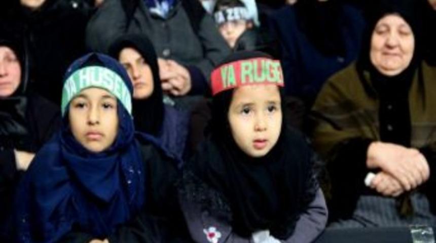 Kerbela Şehitleri İ&ccedil;in G&ouml;zyaşı