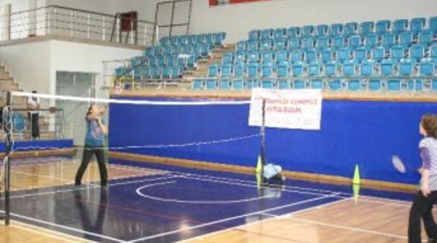 24 Kasım &Ouml;ğretmenler G&uuml;n&uuml; Badminton Turnuvası