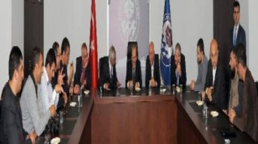 Ağrılı Gazetecilerden Başkan G&uuml;mr&uuml;k&ccedil;&uuml;oğlu&rsquo;na Ziyaret