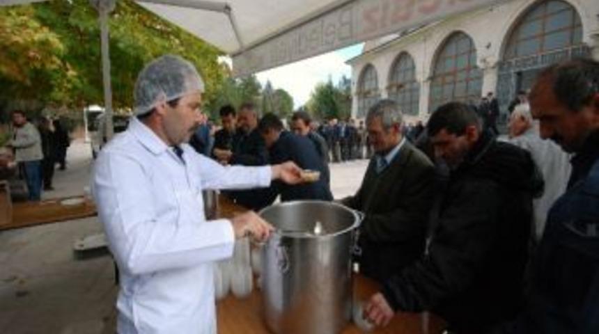 Gediz Belediyesi Aşure Dağıttı