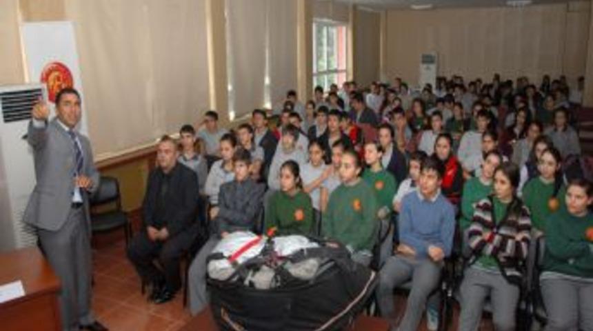 Gen&ccedil;lik U&ccedil;uyor Projesi Adana Erkek Lisesi&rsquo;nde