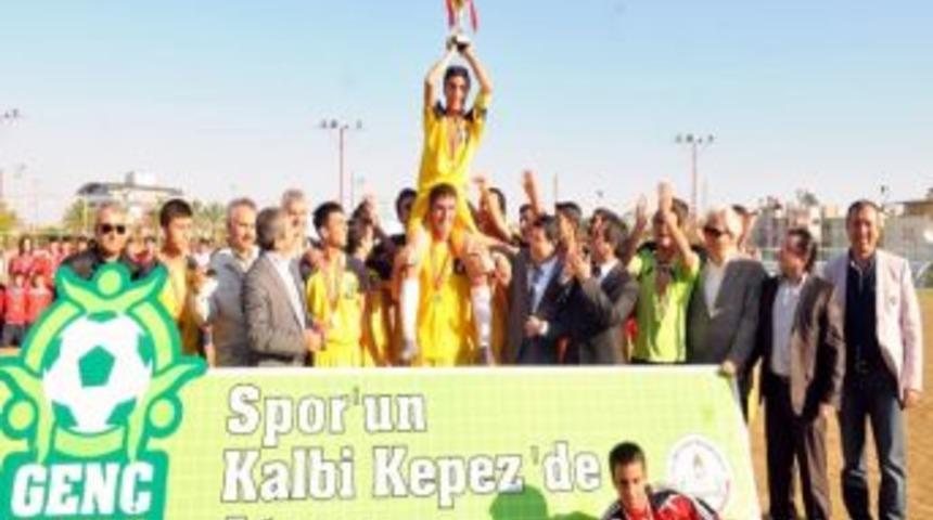 Gen&ccedil; Kramponlar Kupalarını Aldı