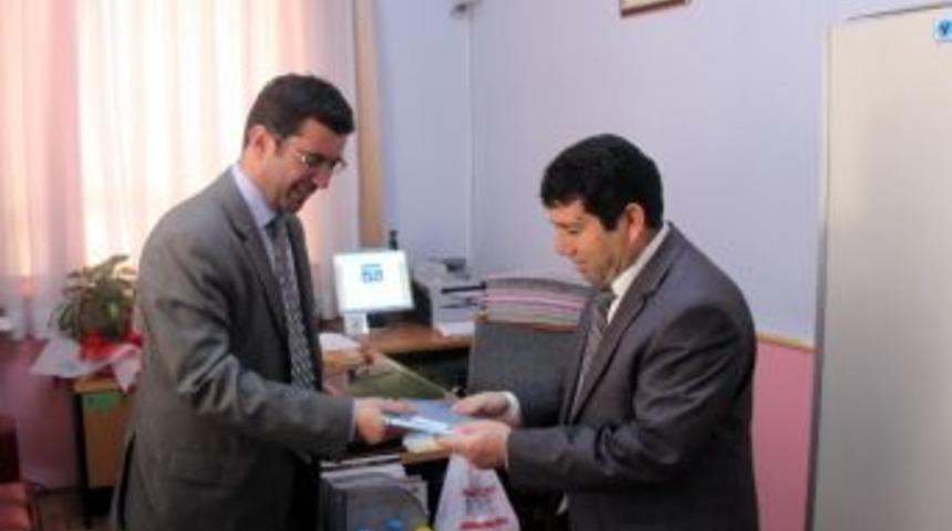 Başkan G&ouml;nen&ccedil;'ten &Ouml;ğretmenlere Anlamlı Hediye