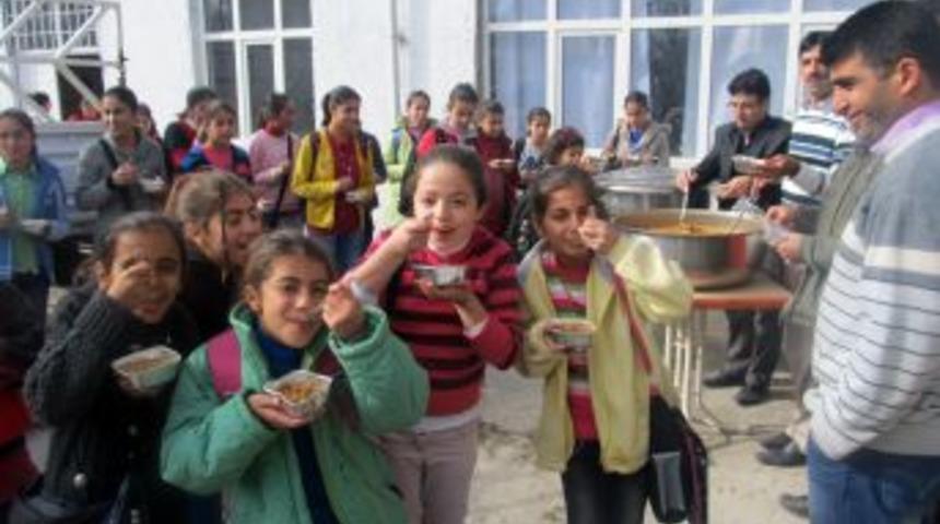 Okuma Salonunda &Ouml;ğrenci Ve Velilere Aşure Dağıtıldı