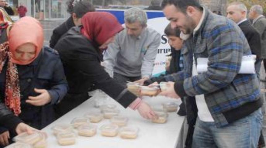 Kayseri Akansu Koleji Aşure Dağıttı