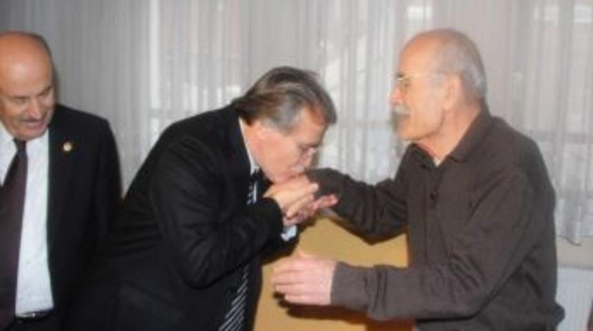 Ak Parti&rsquo;li Şahin&rsquo;den &Ouml;ğretmenine Ziyaret