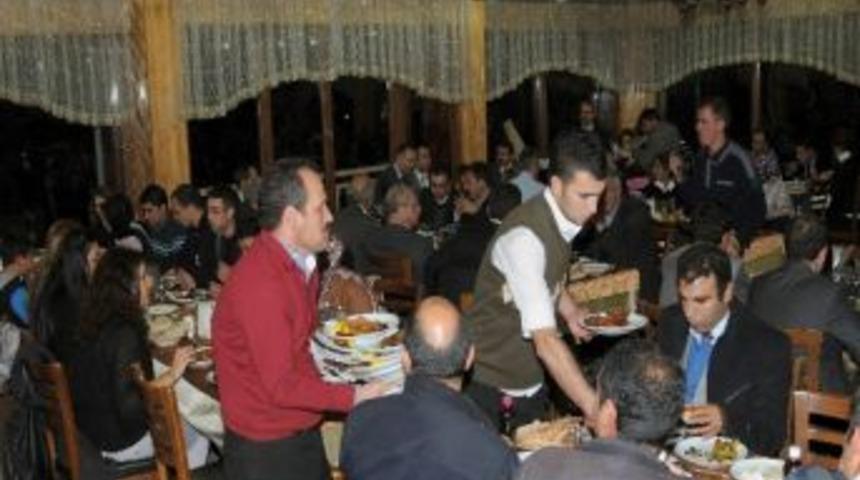 &Ccedil;elikhan'daki &Ouml;ğretmenlere Yemek