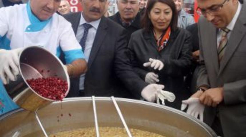 Şerefliko&ccedil;hisar Belediyesi Aşure Dağıttı