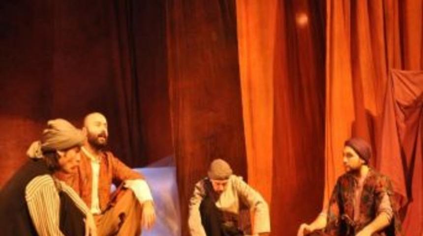 &ldquo;mem-u Zin&rdquo; Siirt&rsquo;te B&uuml;y&uuml;k Beğeni Topladı