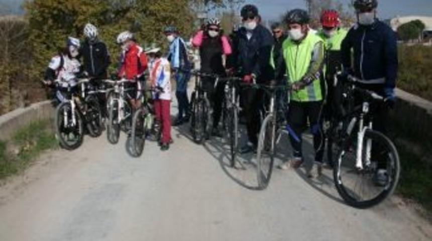 Nil&uuml;fer &Ccedil;ayı İ&ccedil;in Pedal &Ccedil;evirdiler