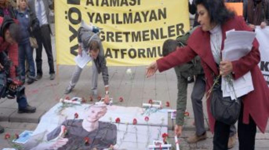 Başkent'te Atanamayan Öğretmenlerden 'Öğretmenler Günü' Protestosu