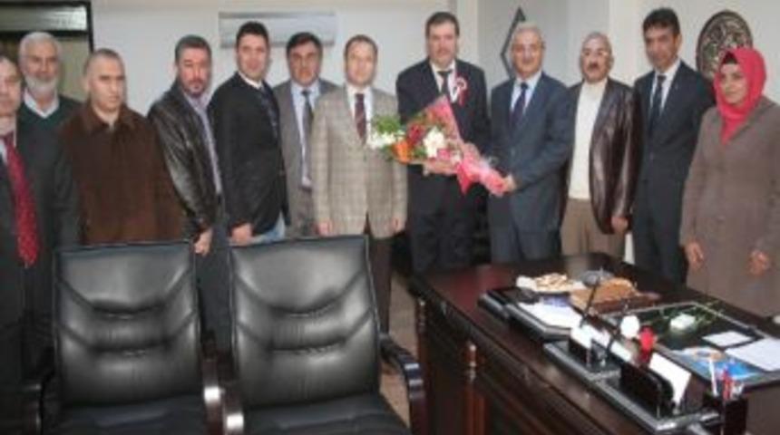 Ak Parti&rsquo;den &Ouml;ğretmenler G&uuml;n&uuml; Ziyareti