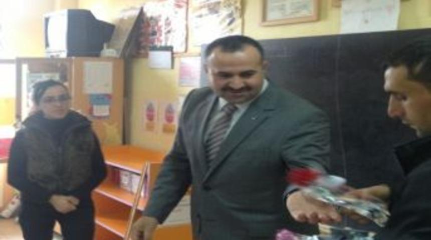 Ak Parti Pervari İl&ccedil;e Teşkilatı &Ouml;ğretmenleri Unutmadı