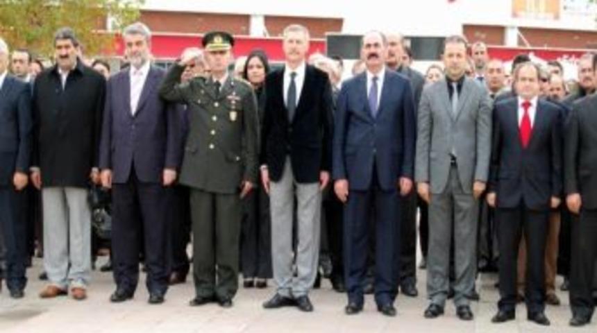 Edremit&rsquo;te &Ouml;ğretmenler Atat&uuml;rk&rsquo;&uuml;n Huzurundaydı