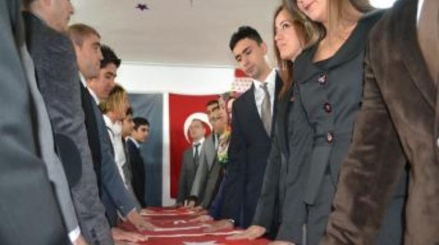 Kula'da Öğretmenler Günü Kutlandı