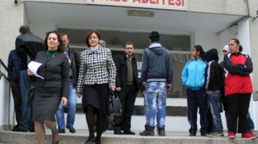 &lsquo;Siz De T&uuml;rkiye&rsquo;yi Sattınız&rsquo; Davası Ocak 2013&rsquo;e Ertelendi