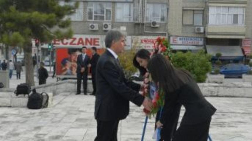 Burdur'da &Ouml;ğretmenlen G&uuml;n&uuml; Kutlaması