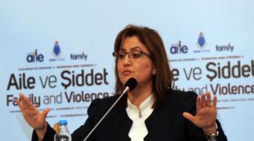 Bakan Şahin: Kadına Şiddet Problemi Nasırlaşmış Kalplerle &Ccedil;&ouml;z&uuml;lmez