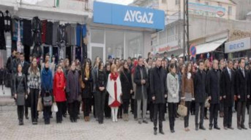 Başkale&rsquo;de &Ouml;ğretmenler, G&uuml;nlerini Yalnız Kutladı
