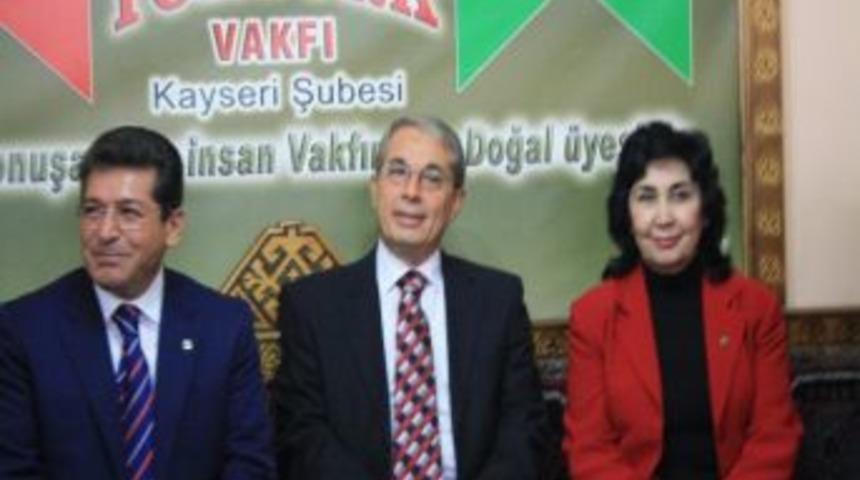 Y&ouml;rt&uuml;rk Vakfı Kayseri Şubesi &Ouml;ğretmenlere Plaket Verdi