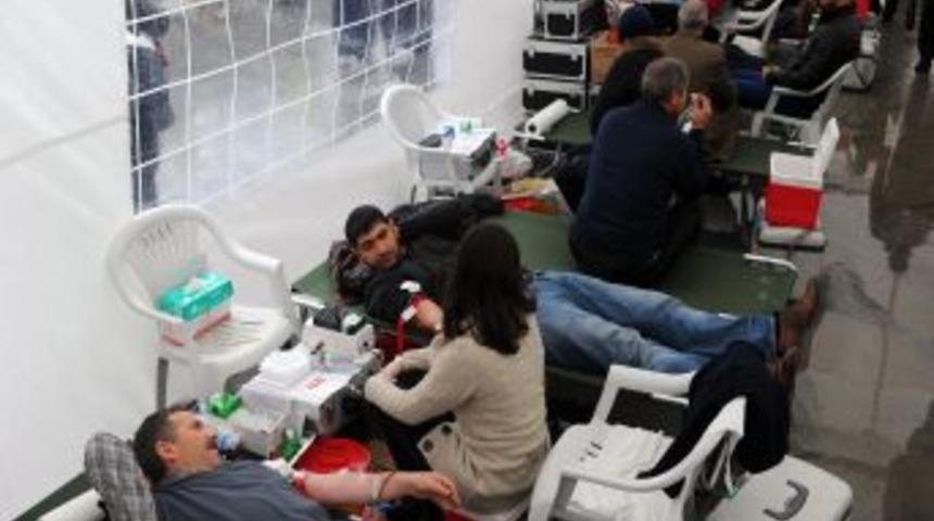 Aşura Mateminde Kızılay'a Verilen Kanlar Filistin&rsquo;e Gidecek