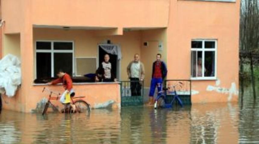 &Ccedil;ınarlık Sel Sularına Teslim