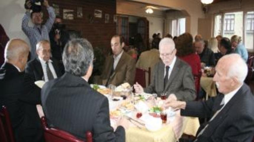 Emek&ccedil;i Kadınlar Dayanışma Derneği, &Ouml;ğretmen Ve Gazetecilerle Bir Araya Geldi