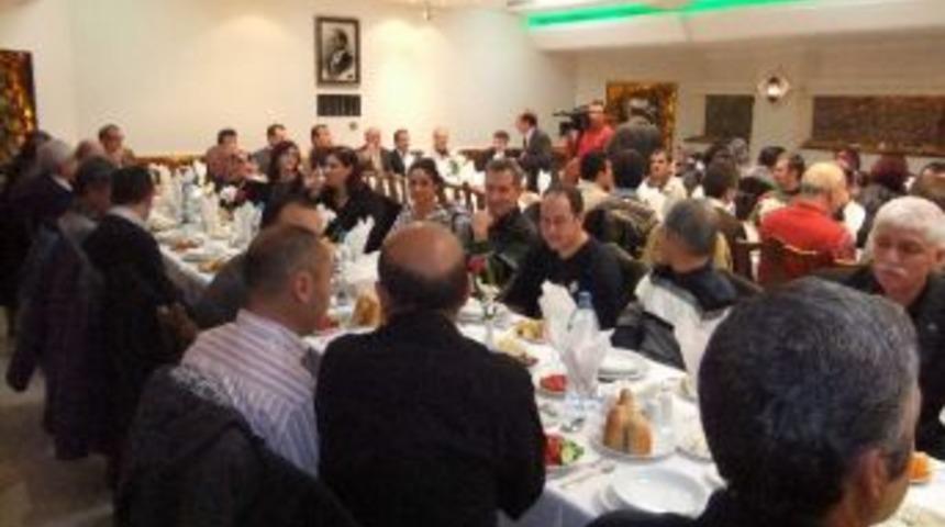 &Ouml;ğretmenler G&uuml;n&uuml;'nde Yemekli Kutlama