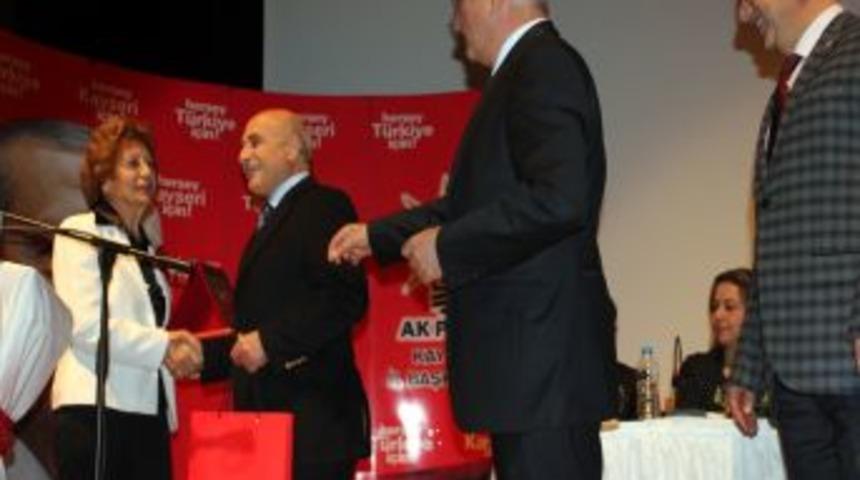 Emekli &Ouml;ğretmen &Ouml;zdamar: &Ouml;ğrencilerimin En Vefalısı Abdullah G&uuml;l