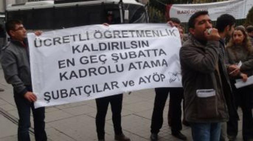 &Ouml;ğretmenler Taksim'de Eylem Yaptı