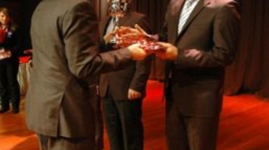 &Ouml;zel Sanko Okulları &Ouml;ğretmenleri Y&uuml;zmede İl Birincisi