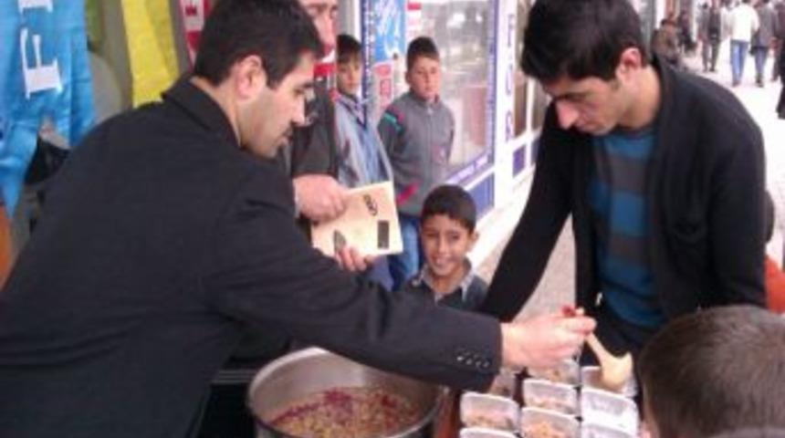 G&uuml;roymak FEM Dershaneleri, 2 Bin 500 Kişilik Aşure Dağıttı