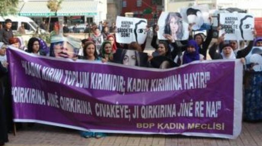 Kadınların Y&uuml;r&uuml;y&uuml;ş&uuml;ne Polis Engeli