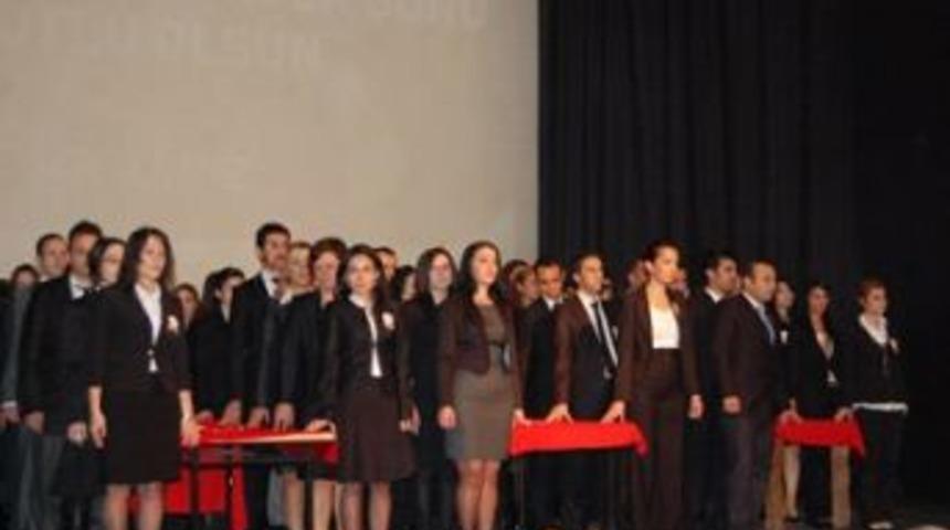 Sancaktepe&rsquo;de gen&ccedil; &ouml;ğretmenler yemin etti