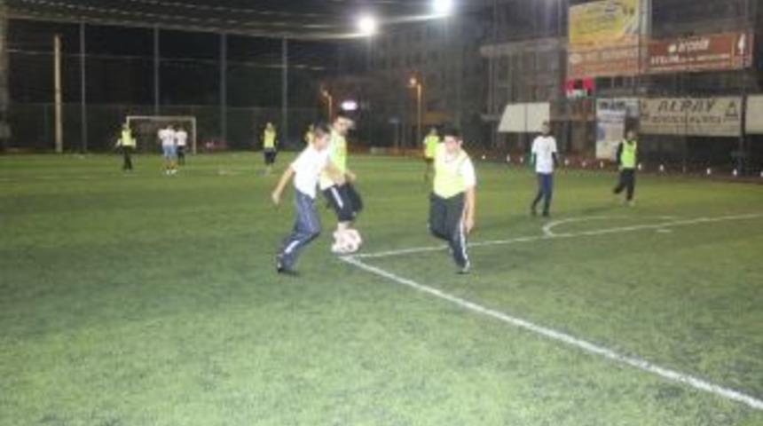 Roman &Ccedil;ocuklarını Ve Akademisyenleri Futbol Bir Araya Getirdi