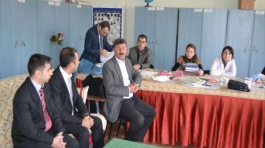 ERİMDER, Maksut Efendi'de &Ouml;ğretmenler G&uuml;n&uuml;'n&uuml; Kutladı