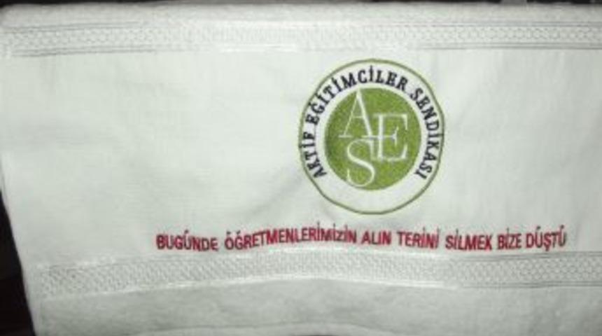 Aktif Eğitimciler Sendikası'ndan &Ouml;ğretmenlere Havlu Jesti