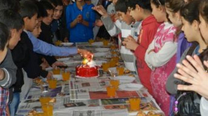 Yeşil Derik Okuma Salonu'ndan &Ouml;ğretmenlere Anlamlı Kutlama