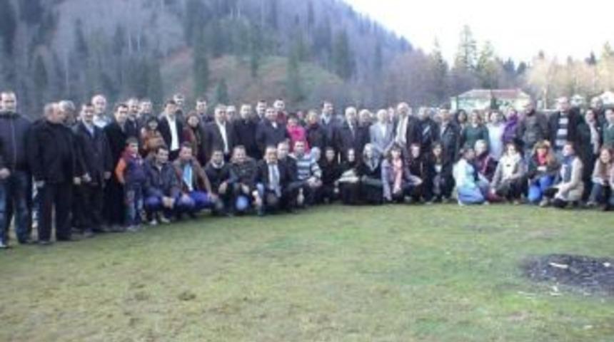 &Ouml;ğretmenler G&uuml;n&uuml;&rsquo;n&uuml; G&ouml;l Kenarında Kutladılar