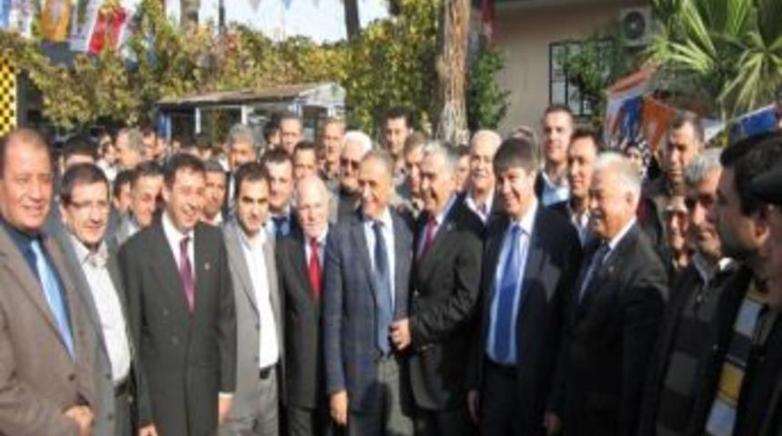 Ak Parti Genel Başkan Yardımcısı Türel İzmir’de