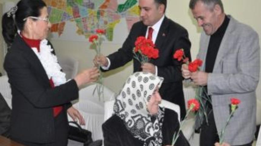 Ak Parti'li Baybatur Emekli &Ouml;ğretmenlerle Buluştu