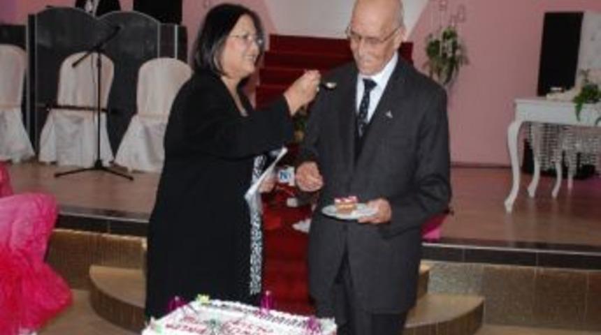 &Ouml;ğretmene Kızından Duygulandıran S&uuml;rpriz