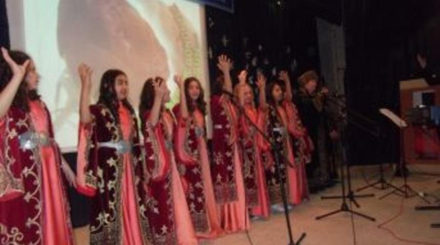 Şehzade Mehmet&rsquo;li &Ouml;ğrenciler &Ouml;ğretmenler G&uuml;n&uuml;'n&uuml; Kutladı