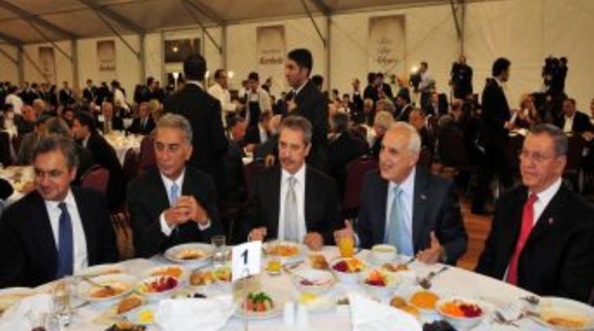 Farklı Renkler Muharrem Iftarında Buluştu