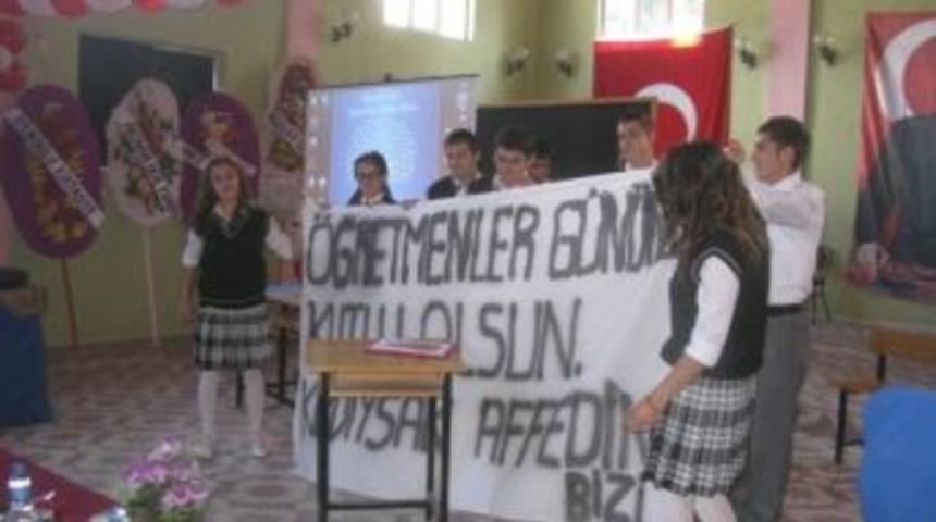 Selendi'de &Ouml;ğretmenler G&uuml;n&uuml; Kutlaması