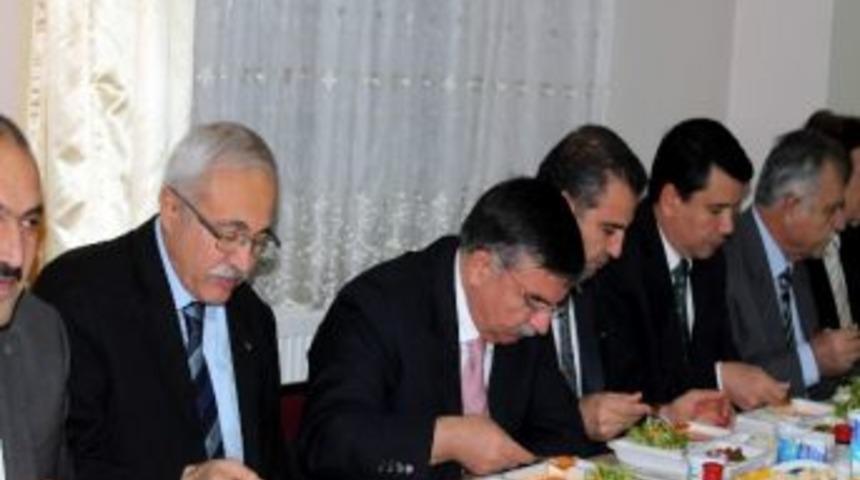 Bakan İsmet Yılmaz, Cem T&ouml;renine Katıldı