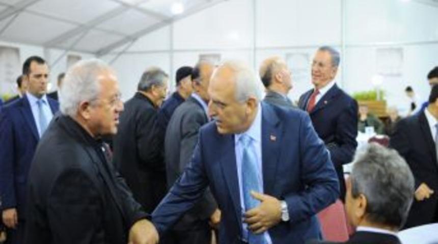 Muharrem Iftarında Tanınmış Isimler Bir Araya Geldi