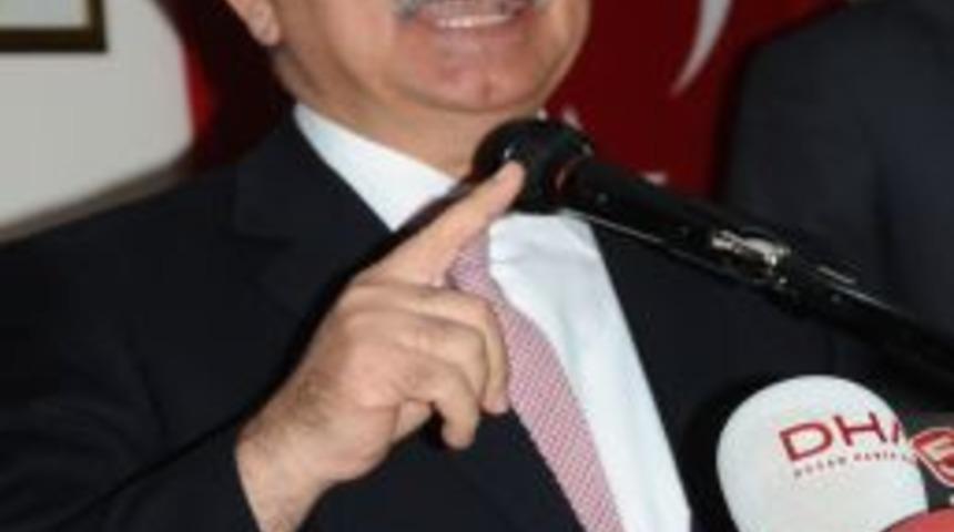 Milli Savunma Bakanı, Cemevinde Verilen Aşure Iftarına Katıldı