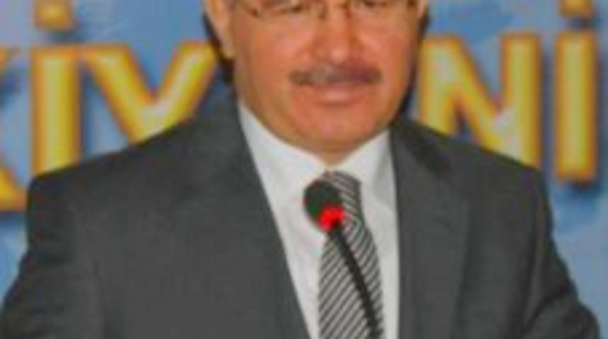 H&uuml;seyin &Ccedil;elik konferans verdi