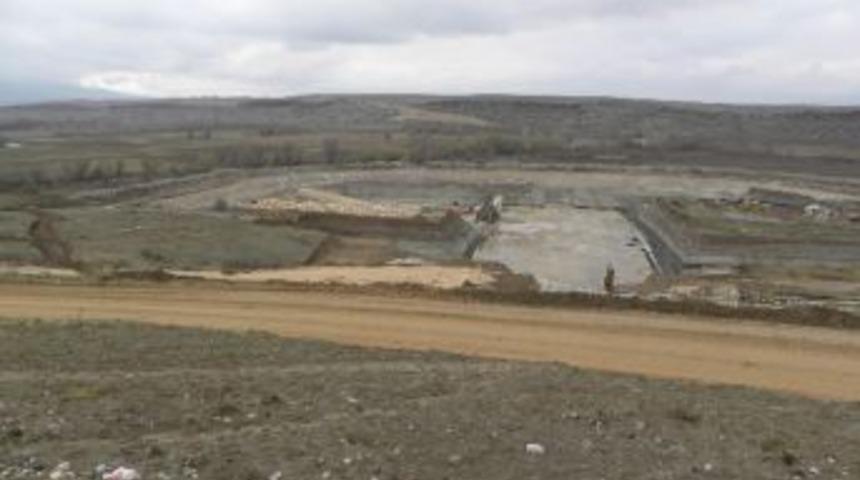 G&uuml;m&uuml;şg&ouml;ren Barajı &Ccedil;alışmasına Kış Molası